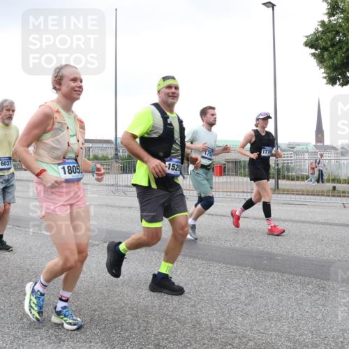 29.06.2025 - hella hamburg halbmarathon Lena Gebhardt http://msf.ph/oto/8428168 29.06.2025 10:53:52 Lombardsbrücke 6273, 16037, 1805, 1529, 1770, 1017, 1263, 1340, 1687, 1709, 1744, 1753, 1779, 1789, 1906, 1984, 2065, 2079, 2372, 2429, 2600, 2761, 2854, 3055, 3079, 3187, 3188, 3226, 3249, 3465, 3467, 3557, 4323, 4595, 4685, 4801, 4838, 5430, 5562, 5804, 5815, 5856, 5857, 5898, 5964, 6039, 6041, 6044, 6192, 6273, 6306, 6468, 6583, 6913, 6988, 6996, 7039, 7068, 7537, 7611, 7614, 7876, 7890, 8189, 8924, 9077, 9138, 9203, 9456, 9503, 9531, 9572, 9685, 9771, 9785, 11390 meine-sportfotos.de