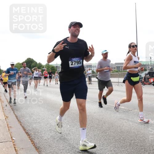 29.06.2025 - hella hamburg halbmarathon Lena Gebhardt http://msf.ph/oto/8428182 29.06.2025 10:19:35 Lombardsbrücke 537, 14808, 2795, 1145, 1332, 1534, 1708, 1718, 1755, 2017, 2311, 2357, 2405, 2441, 2589, 2795, 2812, 2895, 2918, 2993, 2995, 3446, 3678, 4108, 4110, 4170, 4562, 4570, 4722, 4979, 5034, 5035, 5080, 5098, 5123, 5178, 5251, 5429, 5449, 5849, 5878, 6444, 6477, 6482, 6542, 6796, 6797, 6872, 6874, 6939, 7143, 7248, 7249, 7836, 7917, 8146, 8427, 8537, 8575, 8761, 8778, 9252, 9652, 9856, 10039, 10124, 10129, 10349, 10540, 10594 meine-sportfotos.de