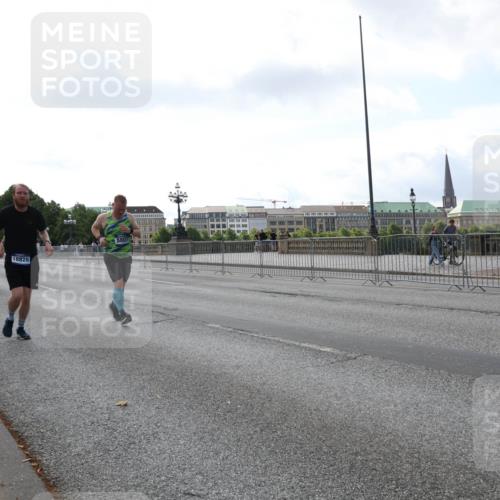 29.06.2025 - hella hamburg halbmarathon Lena Gebhardt http://msf.ph/oto/8428211 29.06.2025 10:06:49 Lombardsbrücke 18381, 18828, 5807, 1245, 1766, 1993, 4666, 5807, 5845, 5951, 6572, 6664, 7503, 8290, 8744, 8960, 9560, 10214, 10283, 10297, 10736, 10886, 12371, 12418, 12550, 13475, 14607, 15377, 15462, 15858, 16554, 16692, 16933, 17059, 17174, 17895, 18042, 18316, 18343, 18381, 18575, 18577, 18652, 18828, 18910, 18913 meine-sportfotos.de