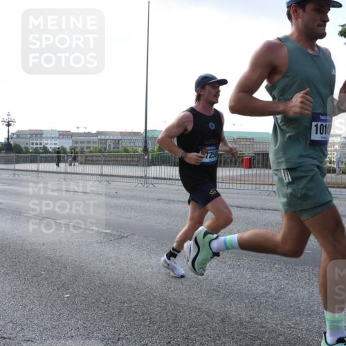 29.06.2025 - hella hamburg halbmarathon Lena Gebhardt http://msf.ph/oto/8428226 29.06.2025 09:44:19 Lombardsbrücke 7258, 1010, 1122, 1953, 2483, 2879, 3075, 3189, 3379, 3968, 5308, 5344, 7231, 7793, 8376, 8975, 9047, 9079, 10106, 10173, 10222, 10655, 10790, 11150, 11877, 13383, 13606, 13779, 14828, 15576, 15655, 16118, 17258, 18699, 19114 meine-sportfotos.de