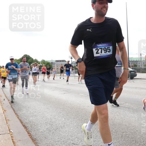 29.06.2025 - hella hamburg halbmarathon Lena Gebhardt http://msf.ph/oto/8428236 29.06.2025 10:19:35 Lombardsbrücke 14808, 13562, 2795, 8686, 182, 1145, 1332, 1534, 1708, 1718, 1755, 2017, 2311, 2357, 2405, 2441, 2589, 2795, 2812, 2895, 2918, 2993, 2995, 3446, 3678, 4108, 4110, 4170, 4562, 4570, 4722, 4979, 5034, 5035, 5080, 5098, 5123, 5178, 5251, 5429, 5449, 5849, 5878, 6444, 6477, 6482, 6542, 6796, 6797, 6872, 6874, 6939, 7143, 7248, 7249, 7836, 7917, 8146, 8427, 8537, 8575, 8761, 8778, 9252, 9652, 9856, 10039, 10124, 10129, 10349, 10540, 10594 meine-sportfotos.de