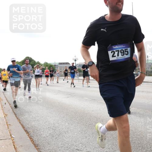 29.06.2025 - hella hamburg halbmarathon Lena Gebhardt http://msf.ph/oto/8428263 29.06.2025 10:19:35 Lombardsbrücke 14808, 2795, 18275, 1145, 1332, 1534, 1708, 1718, 1755, 2017, 2311, 2357, 2405, 2441, 2589, 2795, 2812, 2895, 2918, 2993, 2995, 3446, 3678, 4108, 4110, 4170, 4562, 4570, 4722, 4979, 5034, 5035, 5080, 5098, 5123, 5178, 5251, 5429, 5449, 5849, 5878, 6444, 6477, 6482, 6542, 6796, 6797, 6872, 6874, 6939, 7143, 7248, 7249, 7836, 7917, 8146, 8427, 8537, 8575, 8761, 8778, 9252, 9652, 9856, 10039, 10124, 10129, 10349, 10540, 10594 meine-sportfotos.de