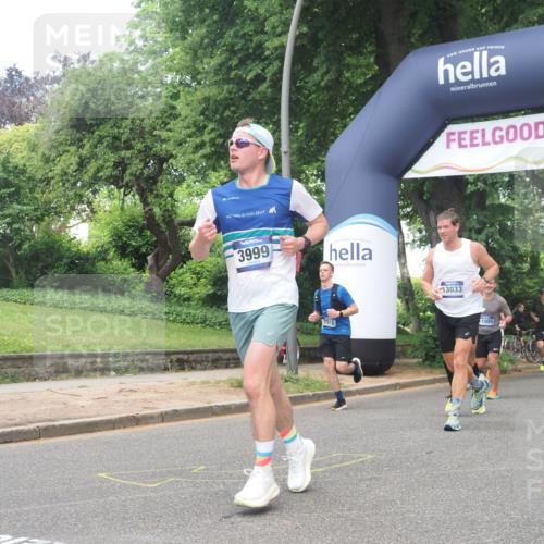 29.06.2025 - hella hamburg halbmarathon KatJ http://msf.ph/oto/8428272 29.06.2025 10:40:36 Zwischen KM18-KM19 3999, 6877, 7232 meine-sportfotos.de