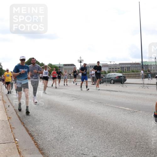 29.06.2025 - hella hamburg halbmarathon Lena Gebhardt http://msf.ph/oto/8428285 29.06.2025 10:19:35 Lombardsbrücke 537, 14808, 1145, 1332, 1534, 1708, 1718, 1755, 2017, 2311, 2357, 2405, 2441, 2589, 2795, 2812, 2895, 2918, 2993, 2995, 3446, 3678, 4108, 4110, 4170, 4562, 4570, 4722, 4979, 5034, 5035, 5080, 5098, 5123, 5178, 5251, 5429, 5449, 5849, 5878, 6444, 6477, 6482, 6542, 6796, 6797, 6872, 6874, 6939, 7143, 7248, 7249, 7836, 7917, 8146, 8427, 8537, 8575, 8761, 8778, 9252, 9652, 9856, 10039, 10124, 10129, 10349, 10540, 10594 meine-sportfotos.de