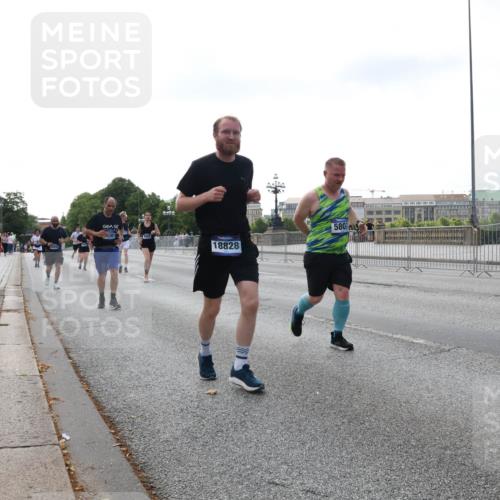 29.06.2025 - hella hamburg halbmarathon Lena Gebhardt http://msf.ph/oto/8428321 29.06.2025 10:06:51 Lombardsbrücke 3381, 18828, 5801, 1993, 4666, 5807, 5845, 5951, 6572, 6664, 7503, 8290, 8744, 8960, 9560, 10214, 10283, 10297, 10736, 10886, 12371, 12418, 12550, 13475, 14607, 15377, 15858, 16554, 16692, 16933, 17059, 17174, 17895, 18042, 18316, 18343, 18381, 18575, 18577, 18652, 18828, 18910, 18913 meine-sportfotos.de