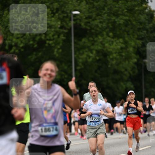 29.06.2025 - hella hamburg halbmarathon Dr. Thomas Lammeyer http://msf.ph/oto/8428326 29.06.2025 10:51:10 Kennedybrücke 1004, 1100, 1104, 1371, 1375, 1429, 1608, 1837, 1961, 1999, 2327, 2423, 2662, 2665, 2697, 2813, 3410, 3896, 4104, 4306, 4448, 4483, 5635, 5697, 5769, 5770, 5854, 5892, 6392, 6485, 6623, 6740, 7073, 7268, 7364, 7368, 7374, 7430, 7431, 8010, 8047, 8486, 8706, 8967, 9120, 9121, 9337, 9426, 9774, 9949, 10514, 10515, 11160, 11361, 11408 meine-sportfotos.de