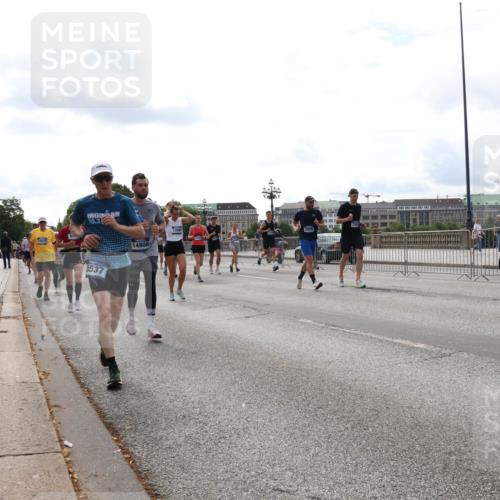 29.06.2025 - hella hamburg halbmarathon Lena Gebhardt http://msf.ph/oto/8428346 29.06.2025 10:19:36 Lombardsbrücke 70, 3, 8537, 1356, 14808, 1145, 1332, 1534, 1708, 1755, 2017, 2311, 2357, 2405, 2441, 2589, 2795, 2812, 2895, 2918, 2993, 2995, 3446, 3678, 4108, 4110, 4170, 4562, 4570, 4722, 4979, 5034, 5035, 5080, 5098, 5123, 5178, 5251, 5429, 5449, 5849, 5878, 6444, 6477, 6482, 6542, 6796, 6797, 6872, 6874, 6939, 7143, 7248, 7249, 7836, 7917, 8146, 8427, 8537, 8575, 8761, 8778, 9252, 9652, 9856, 10039, 10124, 10129, 10349, 10540, 10594, 11036 meine-sportfotos.de