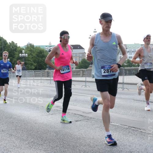 29.06.2025 - hella hamburg halbmarathon Lena Gebhardt http://msf.ph/oto/8428359 29.06.2025 09:44:22 Lombardsbrücke 3779, 3075, 16118, 287, 11877, 1065, 1122, 1953, 2483, 2879, 3075, 3189, 3379, 3968, 5308, 5344, 7231, 7349, 7793, 8376, 8975, 9047, 9079, 10106, 10173, 10222, 10655, 10790, 11150, 11877, 12337, 12369, 13383, 13606, 13779, 14828, 15576, 15655, 15880, 16118, 17258, 17354, 18699, 19114 meine-sportfotos.de