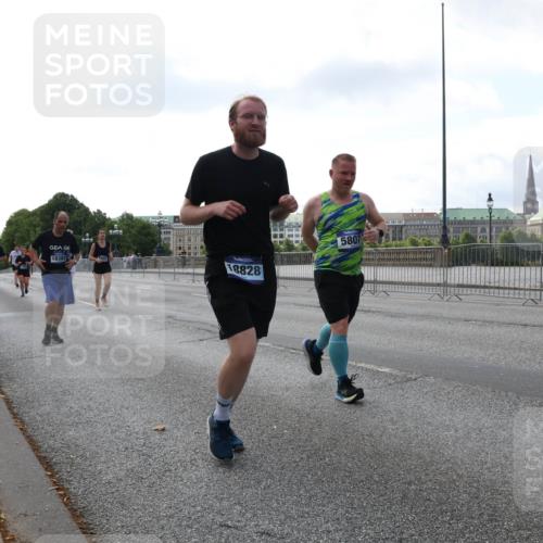 29.06.2025 - hella hamburg halbmarathon Lena Gebhardt http://msf.ph/oto/8428375 29.06.2025 10:06:51 Lombardsbrücke 18381, 18828, 5807, 1993, 4666, 5807, 5845, 5951, 6572, 6664, 7503, 8290, 8744, 8960, 9560, 10214, 10283, 10297, 10736, 10886, 12371, 12418, 12550, 13475, 14607, 15377, 15858, 16554, 16692, 16933, 17059, 17174, 17895, 18042, 18316, 18343, 18381, 18575, 18577, 18652, 18828, 18910, 18913 meine-sportfotos.de