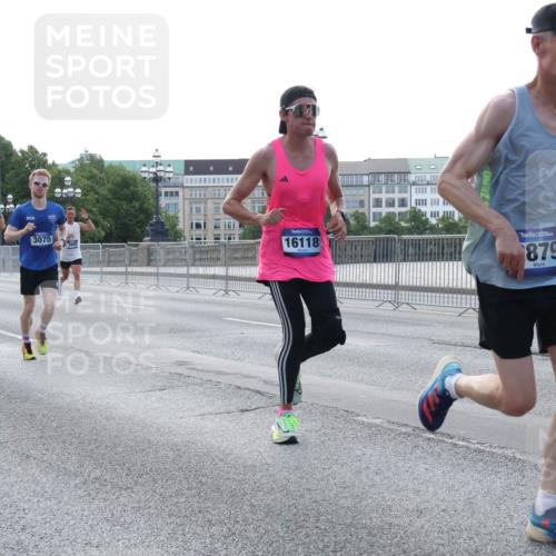 29.06.2025 - hella hamburg halbmarathon Lena Gebhardt http://msf.ph/oto/8428379 29.06.2025 09:44:23 Lombardsbrücke 13779, 3075, 3963, 16118, 879, 1065, 1122, 1953, 2483, 2879, 3075, 3379, 3968, 5308, 5344, 7231, 7349, 7793, 8376, 8975, 9047, 9079, 10106, 10173, 10222, 10655, 10790, 11877, 12337, 12369, 13383, 13606, 13779, 14828, 15576, 15655, 15880, 16118, 17258, 17354, 18699, 19114 meine-sportfotos.de