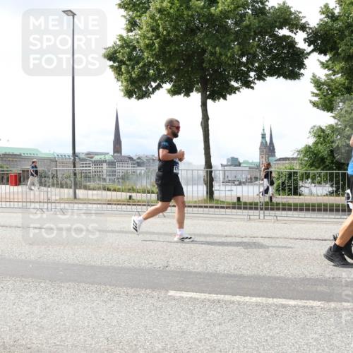 29.06.2025 - hella hamburg halbmarathon Lena Gebhardt http://msf.ph/oto/8428381 29.06.2025 10:43:45 Lombardsbrücke 17, 1023, 1026, 1095, 1155, 1306, 1310, 1400, 1459, 1816, 1878, 2073, 2733, 3238, 3288, 3329, 3390, 3597, 4056, 4367, 4627, 4636, 4866, 5001, 5192, 5201, 5214, 5293, 5370, 5720, 5890, 5902, 5905, 6012, 6036, 6096, 6226, 6334, 6440, 6895, 6931, 6971, 6973, 7197, 7205, 7206, 7489, 7504, 7926, 8000, 8058, 8135, 8233, 8408, 8504, 8870, 9073, 9639, 9641, 9704, 9831, 9879, 10083, 10097, 10200, 10202 meine-sportfotos.de