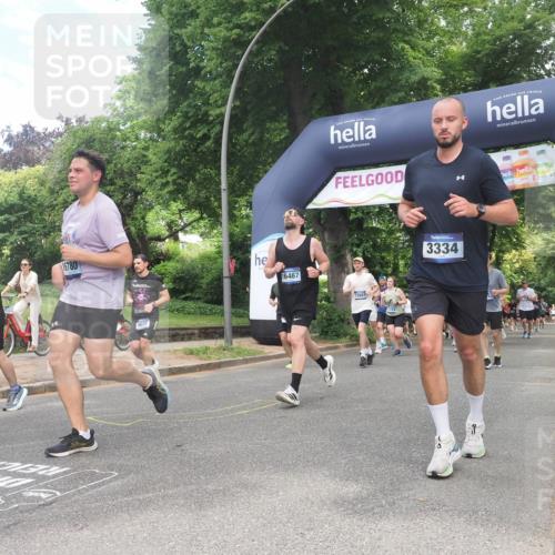 29.06.2025 - hella hamburg halbmarathon KatJ http://msf.ph/oto/8428383 29.06.2025 10:40:40 Zwischen KM18-KM19 3334, 3999, 6723, 7918, 8335 meine-sportfotos.de