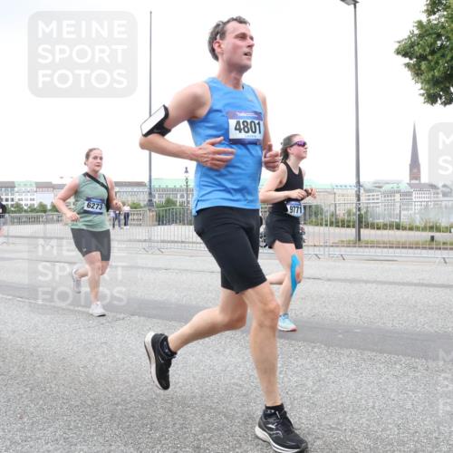 29.06.2025 - hella hamburg halbmarathon Lena Gebhardt http://msf.ph/oto/8428396 29.06.2025 10:53:54 Lombardsbrücke 16313, 6273, 4801, 9771, 1017, 1263, 1687, 1709, 1744, 1753, 1779, 1789, 1984, 2079, 2372, 2429, 2600, 2761, 2854, 3055, 3079, 3187, 3188, 3226, 3249, 3465, 3467, 3557, 4323, 4595, 4685, 4801, 4838, 5430, 5562, 5804, 5815, 5856, 5857, 5898, 5964, 6039, 6041, 6044, 6192, 6273, 6306, 6468, 6583, 6913, 6988, 6996, 7039, 7068, 7537, 7611, 7614, 7876, 7890, 8867, 8924, 9077, 9138, 9203, 9456, 9503, 9531, 9572, 9771, 9785, 11390 meine-sportfotos.de