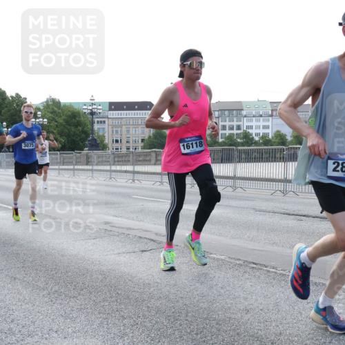 29.06.2025 - hella hamburg halbmarathon Lena Gebhardt http://msf.ph/oto/8428405 29.06.2025 09:44:23 Lombardsbrücke 1377, 3075, 16118, 2879, 1065, 1122, 1953, 2483, 2879, 3075, 3379, 3968, 5308, 5344, 7231, 7349, 7793, 8376, 8975, 9047, 9079, 10106, 10173, 10222, 10655, 10790, 11877, 12337, 12369, 13383, 13606, 13779, 14828, 15576, 15655, 15880, 16118, 17258, 17354, 18699, 19114 meine-sportfotos.de