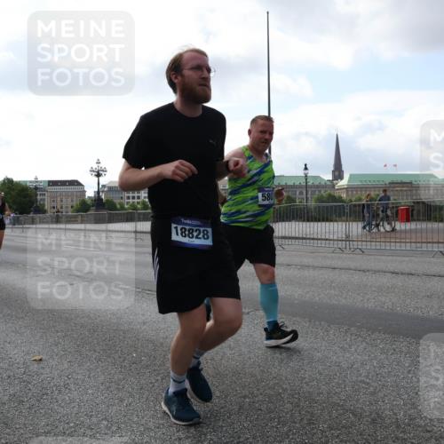29.06.2025 - hella hamburg halbmarathon Lena Gebhardt http://msf.ph/oto/8428408 29.06.2025 10:06:51 Lombardsbrücke 18381, 18828, 580, 1993, 4666, 5807, 5845, 5951, 6572, 6664, 7503, 8290, 8744, 8960, 9560, 10214, 10283, 10297, 10736, 10886, 12371, 12418, 12550, 13475, 14607, 15377, 15858, 16554, 16692, 16933, 17059, 17174, 17895, 18042, 18316, 18343, 18381, 18575, 18577, 18652, 18828, 18910, 18913 meine-sportfotos.de