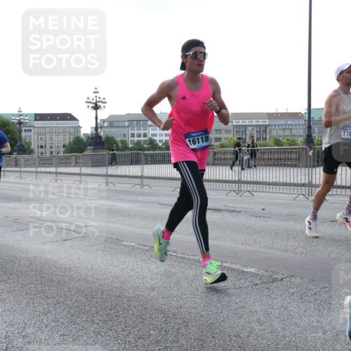 29.06.2025 - hella hamburg halbmarathon Lena Gebhardt http://msf.ph/oto/8428436 29.06.2025 09:44:23 Lombardsbrücke 19114, 13779, 307, 16118, 1187, 1065, 1122, 1953, 2483, 2879, 3075, 3379, 3968, 5308, 5344, 7231, 7349, 7793, 8376, 8975, 9047, 9079, 10106, 10173, 10222, 10655, 10790, 11877, 12337, 12369, 13383, 13606, 13779, 14828, 15576, 15655, 15880, 16118, 17258, 17354, 18699, 19114 meine-sportfotos.de