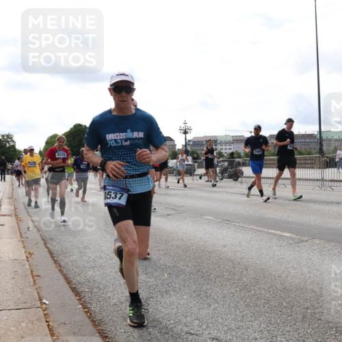29.06.2025 - hella hamburg halbmarathon Lena Gebhardt http://msf.ph/oto/8428444 29.06.2025 10:19:37 Lombardsbrücke 10039, 6939, 70, 3, 8537, 1145, 1154, 1332, 1534, 1708, 2017, 2311, 2357, 2405, 2441, 2589, 2795, 2812, 2895, 2918, 2993, 2995, 3446, 3678, 4108, 4110, 4170, 4562, 4570, 4722, 4979, 5034, 5035, 5080, 5098, 5123, 5178, 5251, 5429, 5449, 5849, 5878, 6444, 6477, 6542, 6796, 6797, 6872, 6874, 6939, 7143, 7248, 7249, 7836, 7917, 8146, 8427, 8537, 8575, 8761, 8778, 9252, 9652, 9856, 10039, 10124, 10129, 10349, 10540, 10594, 11036 meine-sportfotos.de