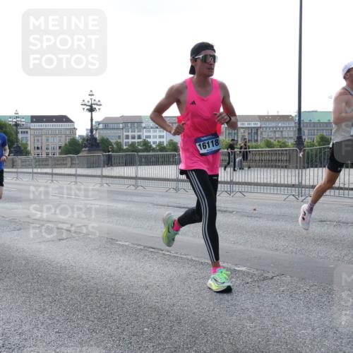 29.06.2025 - hella hamburg halbmarathon Lena Gebhardt http://msf.ph/oto/8428460 29.06.2025 09:44:23 Lombardsbrücke 19114, 13779, 3075, 16118, 41, 1187, 1065, 1122, 1953, 2483, 2879, 3075, 3379, 3968, 5308, 5344, 7231, 7349, 7793, 8376, 8975, 9047, 9079, 10106, 10173, 10222, 10655, 10790, 11877, 12337, 12369, 13383, 13606, 13779, 14828, 15576, 15655, 15880, 16118, 17258, 17354, 18699, 19114 meine-sportfotos.de
