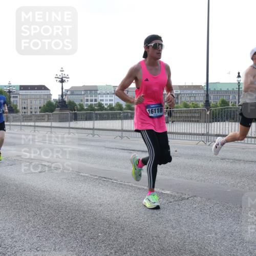 29.06.2025 - hella hamburg halbmarathon Lena Gebhardt http://msf.ph/oto/8428484 29.06.2025 09:44:23 Lombardsbrücke 19114, 137792, 3075, 16118, 731, 1187, 1065, 1122, 1953, 2483, 2879, 3075, 3379, 3968, 5308, 5344, 7231, 7349, 7793, 8376, 8975, 9047, 9079, 10106, 10173, 10222, 10655, 10790, 11877, 12337, 12369, 13383, 13606, 13779, 14828, 15576, 15655, 15880, 16118, 17258, 17354, 18699, 19114 meine-sportfotos.de