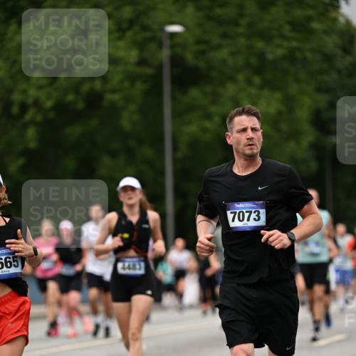 29.06.2025 - hella hamburg halbmarathon Dr. Thomas Lammeyer http://msf.ph/oto/8428489 29.06.2025 10:51:14 Kennedybrücke 1004, 1100, 1104, 1371, 1375, 1608, 1837, 1961, 1999, 2162, 2327, 2423, 2537, 2662, 2665, 2697, 3339, 3406, 3407, 3896, 4104, 4448, 4483, 5635, 5697, 5854, 5892, 6392, 6485, 6623, 6740, 6995, 7073, 7268, 7364, 7368, 7374, 7430, 7431, 7960, 8010, 8047, 8486, 8706, 8967, 9120, 9121, 9337, 9426, 9557, 9774, 9949, 10514, 10515, 10591, 11160, 11408 meine-sportfotos.de