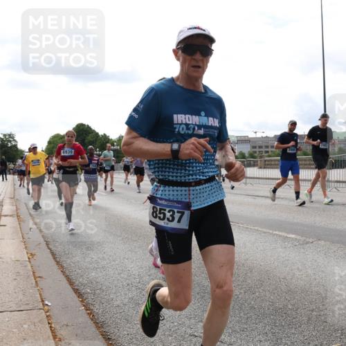 29.06.2025 - hella hamburg halbmarathon Lena Gebhardt http://msf.ph/oto/8428490 29.06.2025 10:19:37 Lombardsbrücke 10039, 6939, 344, 70, 3, 8537, 2995, 1145, 1154, 1332, 1534, 1708, 2017, 2311, 2357, 2405, 2441, 2589, 2795, 2812, 2895, 2918, 2993, 2995, 3446, 3678, 4108, 4110, 4170, 4562, 4570, 4722, 4979, 5034, 5035, 5080, 5098, 5123, 5178, 5251, 5429, 5449, 5849, 5878, 6444, 6477, 6542, 6796, 6797, 6872, 6874, 6939, 7143, 7248, 7249, 7836, 7917, 8146, 8427, 8537, 8575, 8761, 8778, 9252, 9652, 9856, 10039, 10124, 10129, 10349, 10540, 10594, 11036 meine-sportfotos.de