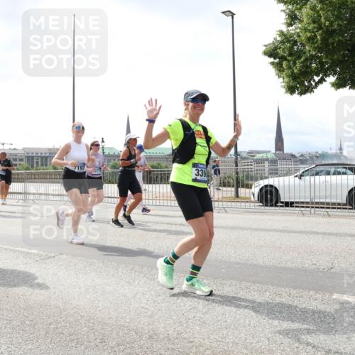 29.06.2025 - hella hamburg halbmarathon Lena Gebhardt http://msf.ph/oto/8428492 29.06.2025 10:43:46 Lombardsbrücke 7197, 56177, 14866, 12, 10325, 339, 1023, 1026, 1095, 1155, 1306, 1310, 1400, 1459, 1878, 2073, 2733, 3238, 3288, 3329, 3390, 3597, 4367, 4627, 4636, 4866, 5001, 5192, 5201, 5214, 5293, 5370, 5720, 5890, 5902, 5905, 6012, 6036, 6096, 6226, 6334, 6440, 6895, 6931, 6971, 6973, 7197, 7205, 7206, 7489, 7504, 7926, 8000, 8058, 8135, 8233, 8408, 8504, 8870, 9073, 9639, 9641, 9704, 9831, 9879, 10083, 10097, 10200, 10202 meine-sportfotos.de