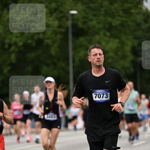29.06.2025 - hella hamburg halbmarathon Dr. Thomas Lammeyer http://msf.ph/oto/8428493 29.06.2025 10:51:14 Kennedybrücke 1004, 1100, 1104, 1371, 1375, 1608, 1837, 1961, 1999, 2162, 2327, 2423, 2537, 2662, 2665, 2697, 3339, 3406, 3407, 3896, 4104, 4448, 4483, 5635, 5697, 5854, 5892, 6392, 6485, 6623, 6740, 6995, 7073, 7268, 7364, 7368, 7374, 7430, 7431, 7960, 8010, 8047, 8486, 8706, 8967, 9120, 9121, 9337, 9426, 9557, 9774, 9949, 10514, 10515, 10591, 11160, 11408 meine-sportfotos.de