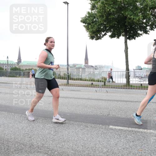 29.06.2025 - hella hamburg halbmarathon Lena Gebhardt http://msf.ph/oto/8428494 29.06.2025 10:53:55 Lombardsbrücke 1017, 1263, 1687, 1709, 1744, 1753, 1779, 1789, 1984, 2079, 2372, 2429, 2600, 2761, 2854, 3055, 3079, 3187, 3188, 3226, 3249, 3465, 3467, 3557, 4323, 4595, 4685, 4801, 4838, 5430, 5562, 5804, 5817, 5856, 5857, 5898, 5964, 6039, 6041, 6044, 6192, 6273, 6306, 6468, 6583, 6913, 6988, 6996, 7039, 7537, 7611, 7614, 7876, 7890, 8867, 8924, 9077, 9138, 9203, 9456, 9503, 9531, 9572, 9771, 9785, 11390 meine-sportfotos.de
