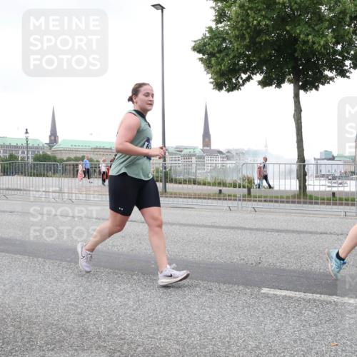 29.06.2025 - hella hamburg halbmarathon Lena Gebhardt http://msf.ph/oto/8428511 29.06.2025 10:53:55 Lombardsbrücke 1017, 1263, 1687, 1709, 1744, 1753, 1779, 1789, 1984, 2079, 2372, 2429, 2600, 2761, 2854, 3055, 3079, 3187, 3188, 3226, 3249, 3465, 3467, 3557, 4323, 4595, 4685, 4801, 4838, 5430, 5562, 5804, 5817, 5856, 5857, 5898, 5964, 6039, 6041, 6044, 6192, 6273, 6306, 6468, 6583, 6913, 6988, 6996, 7039, 7537, 7611, 7614, 7876, 7890, 8867, 8924, 9077, 9138, 9203, 9456, 9503, 9531, 9572, 9771, 9785, 11390 meine-sportfotos.de