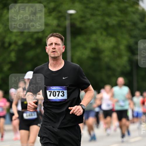 29.06.2025 - hella hamburg halbmarathon Dr. Thomas Lammeyer http://msf.ph/oto/8428514 29.06.2025 10:51:15 Kennedybrücke 1004, 1100, 1104, 1371, 1375, 1608, 1837, 1961, 1999, 2162, 2327, 2423, 2537, 2662, 2665, 2697, 3339, 3406, 3407, 3896, 4104, 4448, 4483, 5635, 5697, 5854, 5892, 6392, 6485, 6623, 6740, 6995, 7073, 7268, 7364, 7368, 7374, 7430, 7431, 7960, 8010, 8047, 8131, 8486, 8541, 8706, 8967, 9120, 9121, 9337, 9426, 9557, 9774, 9949, 10514, 10515, 10591, 11160, 11408 meine-sportfotos.de