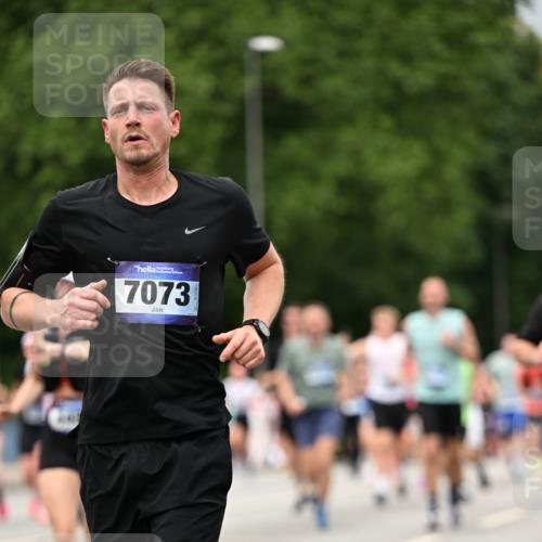 29.06.2025 - hella hamburg halbmarathon Dr. Thomas Lammeyer http://msf.ph/oto/8428525 29.06.2025 10:51:15 Kennedybrücke 1004, 1100, 1104, 1371, 1375, 1608, 1837, 1961, 1999, 2162, 2327, 2423, 2537, 2662, 2665, 2697, 3339, 3406, 3407, 3896, 4104, 4448, 4483, 5635, 5697, 5854, 5892, 6392, 6485, 6623, 6740, 6995, 7073, 7268, 7364, 7368, 7374, 7430, 7431, 7960, 8010, 8047, 8131, 8486, 8541, 8706, 8967, 9120, 9121, 9337, 9426, 9557, 9774, 9949, 10514, 10515, 10591, 11160, 11408 meine-sportfotos.de