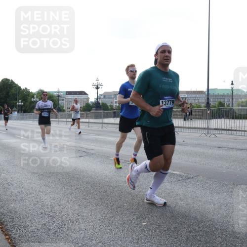 29.06.2025 - hella hamburg halbmarathon Lena Gebhardt http://msf.ph/oto/8428559 29.06.2025 09:44:25 Lombardsbrücke 19114, 13779, 1065, 1122, 1953, 2021, 2483, 2879, 3075, 3379, 3968, 5308, 5344, 7231, 7349, 7793, 8975, 9047, 9079, 10106, 10173, 10222, 10655, 10790, 11877, 12337, 12369, 13383, 13606, 13779, 14828, 15576, 15655, 15880, 16118, 17258, 17354, 18699, 19114 meine-sportfotos.de