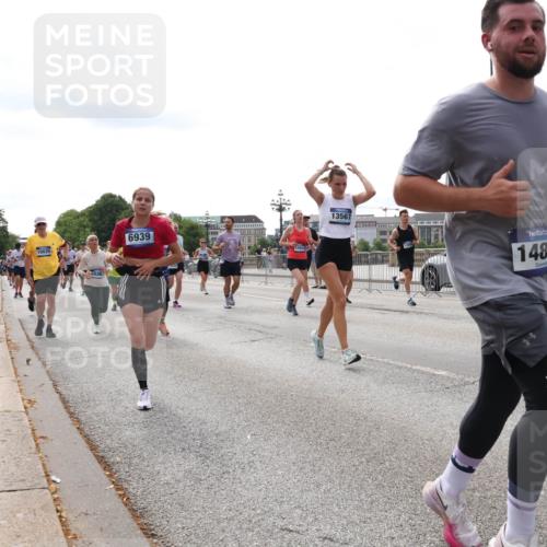 29.06.2025 - hella hamburg halbmarathon Lena Gebhardt http://msf.ph/oto/8428563 29.06.2025 10:19:38 Lombardsbrücke 10039, 5035, 6939, 15014, 13567, 14808, 2995, 2993, 1145, 1154, 1332, 1534, 1708, 2017, 2311, 2357, 2405, 2441, 2589, 2795, 2812, 2895, 2918, 2993, 2995, 3446, 3678, 4108, 4110, 4170, 4562, 4570, 4722, 4979, 5035, 5080, 5123, 5178, 5251, 5429, 5449, 5849, 5878, 6444, 6542, 6796, 6797, 6872, 6874, 6939, 7137, 7143, 7248, 7249, 7836, 7917, 8146, 8427, 8537, 8575, 8761, 8778, 9252, 9856, 10039, 10124, 10129, 10349, 10540, 10594, 11036 meine-sportfotos.de