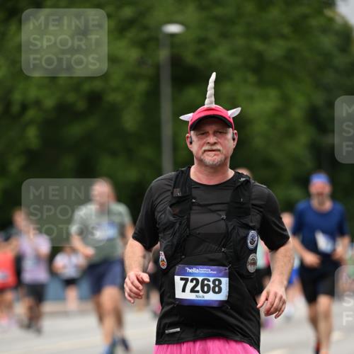 29.06.2025 - hella hamburg halbmarathon Dr. Thomas Lammeyer http://msf.ph/oto/8428571 29.06.2025 10:51:17 Kennedybrücke 1004, 1100, 1104, 1371, 1375, 1608, 1837, 1961, 1999, 2162, 2327, 2537, 2662, 2665, 2697, 3339, 3406, 3407, 3896, 4104, 4325, 4448, 4483, 5635, 5697, 5854, 5892, 6392, 6485, 6623, 6740, 6995, 7073, 7268, 7364, 7368, 7374, 7430, 7431, 7960, 8010, 8047, 8131, 8541, 8706, 8967, 9337, 9426, 9557, 9774, 9949, 10514, 10515, 10591, 11160, 11408 meine-sportfotos.de