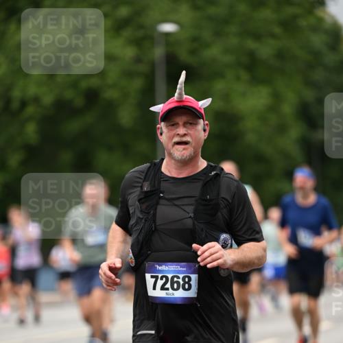 29.06.2025 - hella hamburg halbmarathon Dr. Thomas Lammeyer http://msf.ph/oto/8428575 29.06.2025 10:51:18 Kennedybrücke 1004, 1100, 1104, 1371, 1375, 1608, 1837, 1961, 1999, 2162, 2327, 2537, 2556, 2662, 2665, 2697, 3277, 3339, 3406, 3407, 3823, 3896, 4104, 4325, 4448, 4483, 5635, 5697, 5854, 5892, 6485, 6623, 6740, 6995, 7073, 7268, 7364, 7368, 7374, 7430, 7431, 7827, 7960, 8010, 8047, 8131, 8541, 8706, 8967, 9337, 9426, 9557, 9774, 9949, 10514, 10515, 10591, 11160, 11408 meine-sportfotos.de