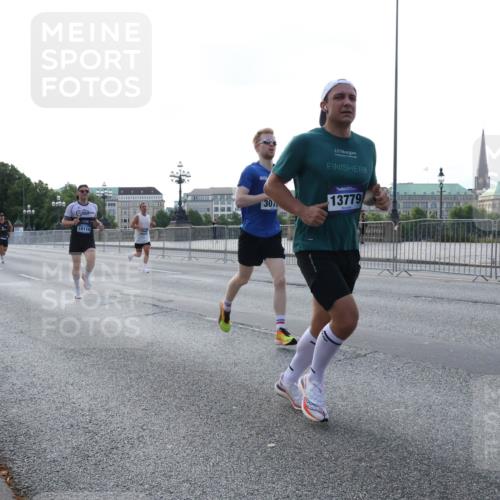 29.06.2025 - hella hamburg halbmarathon Lena Gebhardt http://msf.ph/oto/8428576 29.06.2025 09:44:25 Lombardsbrücke 19114, 30, 13779, 1065, 1122, 1953, 2021, 2483, 2879, 3075, 3379, 3968, 5308, 5344, 7231, 7349, 7793, 8975, 9047, 9079, 10106, 10173, 10222, 10655, 10790, 11877, 12337, 12369, 13383, 13606, 13779, 14828, 15576, 15655, 15880, 16118, 17258, 17354, 18699, 19114 meine-sportfotos.de