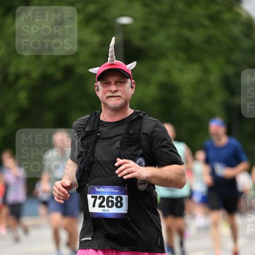 29.06.2025 - hella hamburg halbmarathon Dr. Thomas Lammeyer http://msf.ph/oto/8428583 29.06.2025 10:51:18 Kennedybrücke 1004, 1100, 1104, 1371, 1375, 1608, 1837, 1961, 1999, 2162, 2327, 2537, 2556, 2662, 2665, 2697, 3277, 3339, 3406, 3407, 3823, 3896, 4104, 4325, 4448, 4483, 5635, 5697, 5854, 5892, 6485, 6623, 6740, 6995, 7073, 7268, 7364, 7368, 7374, 7430, 7431, 7827, 7960, 8010, 8047, 8131, 8541, 8706, 8967, 9337, 9426, 9557, 9774, 9949, 10514, 10515, 10591, 11160, 11408 meine-sportfotos.de