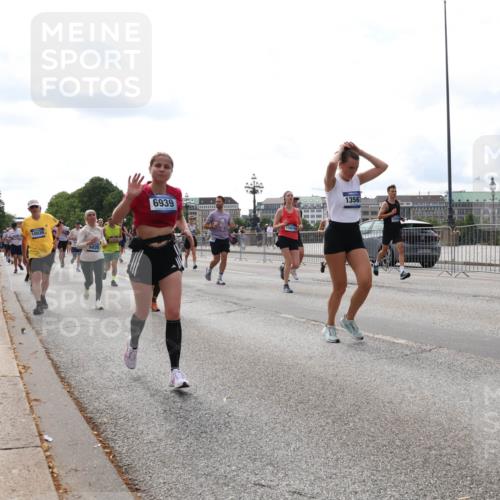 29.06.2025 - hella hamburg halbmarathon Lena Gebhardt http://msf.ph/oto/8428584 29.06.2025 10:19:38 Lombardsbrücke 10039, 5035, 6939, 1356, 1145, 1154, 1332, 1534, 1708, 2017, 2311, 2357, 2405, 2441, 2589, 2795, 2812, 2895, 2918, 2993, 2995, 3446, 3678, 4108, 4110, 4170, 4562, 4570, 4722, 4979, 5035, 5080, 5123, 5178, 5251, 5429, 5449, 5849, 5878, 6444, 6542, 6796, 6797, 6872, 6874, 6939, 7137, 7143, 7248, 7249, 7836, 7917, 8146, 8427, 8537, 8575, 8761, 8778, 9252, 9856, 10039, 10124, 10129, 10349, 10540, 10594, 11036 meine-sportfotos.de