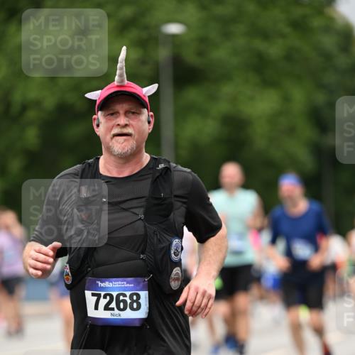 29.06.2025 - hella hamburg halbmarathon Dr. Thomas Lammeyer http://msf.ph/oto/8428590 29.06.2025 10:51:18 Kennedybrücke 1004, 1100, 1104, 1371, 1375, 1608, 1837, 1961, 1999, 2162, 2327, 2537, 2556, 2662, 2665, 2697, 3277, 3339, 3406, 3407, 3823, 3896, 4104, 4325, 4448, 4483, 5635, 5697, 5854, 5892, 6485, 6623, 6740, 6995, 7073, 7268, 7364, 7368, 7374, 7430, 7431, 7827, 7960, 8010, 8047, 8131, 8541, 8706, 8967, 9337, 9426, 9557, 9774, 9949, 10514, 10515, 10591, 11160, 11408 meine-sportfotos.de