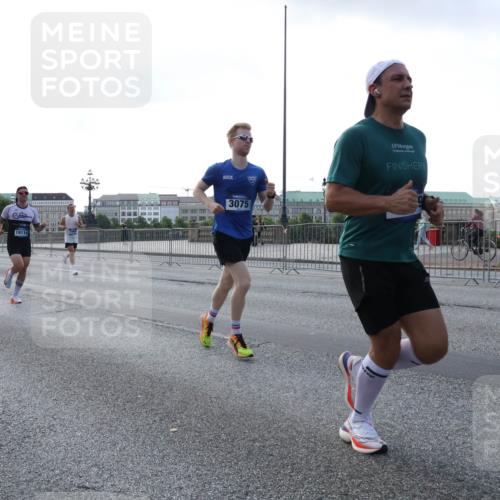 29.06.2025 - hella hamburg halbmarathon Lena Gebhardt http://msf.ph/oto/8428594 29.06.2025 09:44:25 Lombardsbrücke 19114, 3075, 1, 1065, 1122, 1953, 2021, 2483, 2879, 3075, 3379, 3968, 5308, 5344, 7231, 7349, 7793, 8975, 9047, 9079, 10106, 10173, 10222, 10655, 10790, 11877, 12337, 12369, 13383, 13606, 13779, 14828, 15576, 15655, 15880, 16118, 17258, 17354, 18699, 19114 meine-sportfotos.de