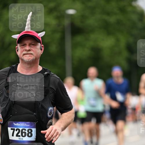 29.06.2025 - hella hamburg halbmarathon Dr. Thomas Lammeyer http://msf.ph/oto/8428602 29.06.2025 10:51:18 Kennedybrücke 1004, 1100, 1104, 1371, 1375, 1608, 1837, 1961, 1999, 2162, 2327, 2537, 2556, 2662, 2665, 2697, 3277, 3339, 3406, 3407, 3823, 3896, 4104, 4325, 4448, 4483, 5635, 5697, 5854, 5892, 6485, 6623, 6740, 6995, 7073, 7268, 7364, 7368, 7374, 7430, 7431, 7827, 7960, 8010, 8047, 8131, 8541, 8706, 8967, 9337, 9426, 9557, 9774, 9949, 10514, 10515, 10591, 11160, 11408 meine-sportfotos.de
