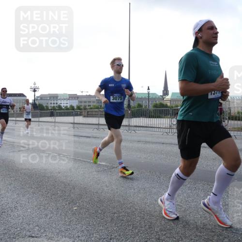 29.06.2025 - hella hamburg halbmarathon Lena Gebhardt http://msf.ph/oto/8428616 29.06.2025 09:44:25 Lombardsbrücke 19114, 3075, 1377, 1065, 1122, 1953, 2021, 2483, 2879, 3075, 3379, 3968, 5308, 5344, 7231, 7349, 7793, 8975, 9047, 9079, 10106, 10173, 10222, 10655, 10790, 11877, 12337, 12369, 13383, 13606, 13779, 14828, 15576, 15655, 15880, 16118, 17258, 17354, 18699, 19114 meine-sportfotos.de