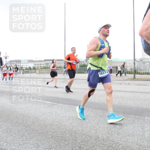 29.06.2025 - hella hamburg halbmarathon Lena Gebhardt http://msf.ph/oto/8428632 29.06.2025 10:53:56 Lombardsbrücke 2079, 15047, 16313, 1017, 1263, 1687, 1709, 1744, 1753, 1779, 1789, 1984, 2079, 2372, 2429, 2600, 2761, 2854, 3055, 3079, 3187, 3188, 3249, 3465, 3467, 3557, 4323, 4595, 4685, 4801, 4838, 5430, 5562, 5804, 5817, 5856, 5857, 5898, 5964, 6039, 6041, 6044, 6192, 6273, 6306, 6468, 6583, 6913, 6987, 6988, 6996, 7039, 7537, 7611, 7614, 7890, 8867, 8924, 9077, 9138, 9203, 9456, 9503, 9531, 9572, 9771, 9785, 10207, 11390, 11785 meine-sportfotos.de