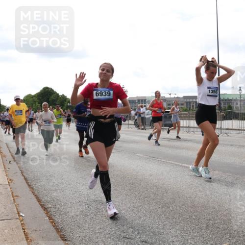 29.06.2025 - hella hamburg halbmarathon Lena Gebhardt http://msf.ph/oto/8428642 29.06.2025 10:19:38 Lombardsbrücke 10039, 5035, 6939, 1356, 1145, 1154, 1332, 1534, 1708, 2017, 2311, 2357, 2405, 2441, 2589, 2795, 2812, 2895, 2918, 2993, 2995, 3446, 3678, 4108, 4110, 4170, 4562, 4570, 4722, 4979, 5035, 5080, 5123, 5178, 5251, 5429, 5449, 5849, 5878, 6444, 6542, 6796, 6797, 6872, 6874, 6939, 7137, 7143, 7248, 7249, 7836, 7917, 8146, 8427, 8537, 8575, 8761, 8778, 9252, 9856, 10039, 10124, 10129, 10349, 10540, 10594, 11036 meine-sportfotos.de