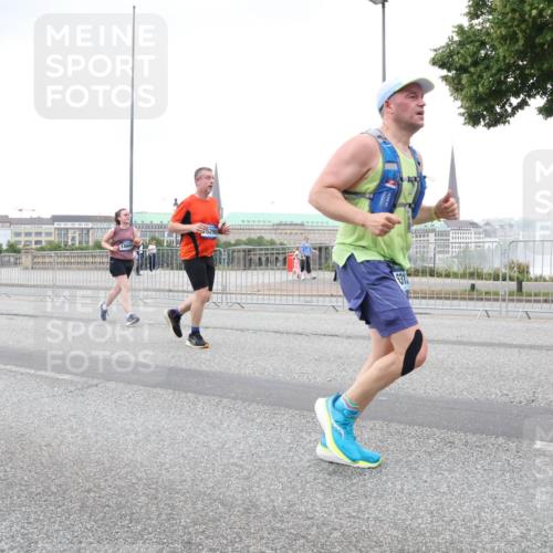 29.06.2025 - hella hamburg halbmarathon Lena Gebhardt http://msf.ph/oto/8428649 29.06.2025 10:53:56 Lombardsbrücke 15047, 1017, 1263, 1687, 1709, 1744, 1753, 1779, 1789, 1984, 2079, 2372, 2429, 2600, 2761, 2854, 3055, 3079, 3187, 3188, 3249, 3465, 3467, 3557, 4323, 4595, 4685, 4801, 4838, 5430, 5562, 5804, 5817, 5856, 5857, 5898, 5964, 6039, 6041, 6044, 6192, 6273, 6306, 6468, 6583, 6913, 6987, 6988, 6996, 7039, 7537, 7611, 7614, 7890, 8867, 8924, 9077, 9138, 9203, 9456, 9503, 9531, 9572, 9771, 9785, 10207, 11390, 11785 meine-sportfotos.de