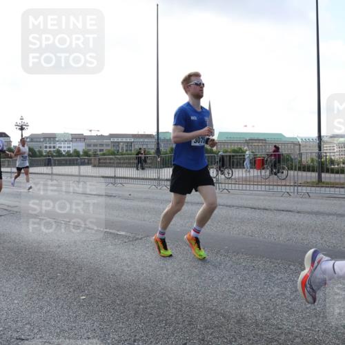 29.06.2025 - hella hamburg halbmarathon Lena Gebhardt http://msf.ph/oto/8428659 29.06.2025 09:44:25 Lombardsbrücke 19114, 3075, 1065, 1122, 1953, 2021, 2483, 2879, 3075, 3379, 3968, 5308, 5344, 7231, 7349, 7793, 8975, 9047, 9079, 10106, 10173, 10222, 10655, 10790, 11877, 12337, 12369, 13383, 13606, 13779, 14828, 15576, 15655, 15880, 16118, 17258, 17354, 18699, 19114 meine-sportfotos.de