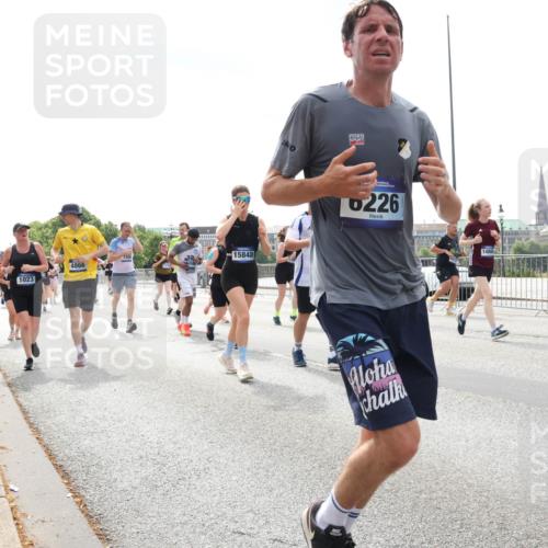 29.06.2025 - hella hamburg halbmarathon Lena Gebhardt http://msf.ph/oto/8428673 29.06.2025 10:43:48 Lombardsbrücke 4866, 1023, 10, 15848, 0226, 1023, 1026, 1095, 1155, 1306, 1310, 1400, 1459, 1802, 1804, 1878, 2073, 2733, 3238, 3288, 3390, 3597, 4367, 4627, 4636, 4866, 5001, 5127, 5192, 5201, 5214, 5293, 5370, 5890, 5902, 5905, 6012, 6036, 6096, 6226, 6334, 6440, 6895, 6931, 6971, 6973, 7197, 7205, 7206, 7326, 7489, 7504, 7926, 8000, 8058, 8135, 8233, 8408, 8504, 8870, 9073, 9639, 9641, 9704, 9831, 9879, 10083, 10097, 10200, 10202 meine-sportfotos.de