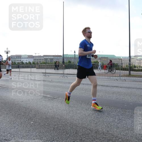 29.06.2025 - hella hamburg halbmarathon Lena Gebhardt http://msf.ph/oto/8428685 29.06.2025 09:44:25 Lombardsbrücke 19114, 307, 1065, 1122, 1953, 2021, 2483, 2879, 3075, 3379, 3968, 5308, 5344, 7231, 7349, 7793, 8975, 9047, 9079, 10106, 10173, 10222, 10655, 10790, 11877, 12337, 12369, 13383, 13606, 13779, 14828, 15576, 15655, 15880, 16118, 17258, 17354, 18699, 19114 meine-sportfotos.de