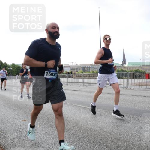 29.06.2025 - hella hamburg halbmarathon Lena Gebhardt http://msf.ph/oto/8428687 29.06.2025 10:06:56 Lombardsbrücke 1993, 16933, 1993, 4262, 5807, 5845, 5951, 6572, 6664, 6833, 7503, 8290, 8744, 8960, 10283, 10736, 10886, 11758, 12371, 12418, 12550, 13475, 14607, 15377, 16554, 16692, 16933, 17059, 17174, 17895, 18316, 18343, 18381, 18577, 18652, 18828 meine-sportfotos.de
