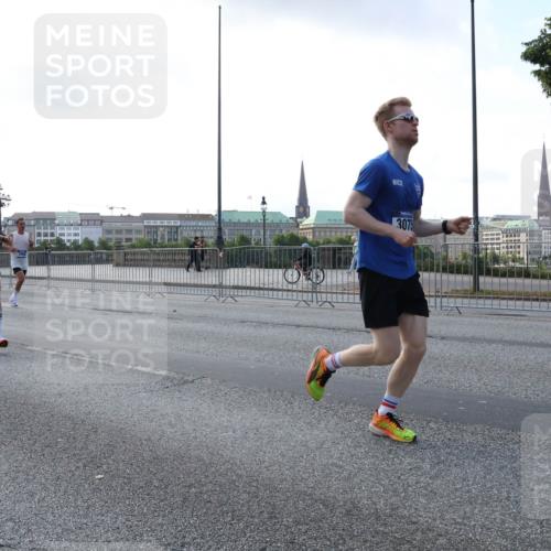 29.06.2025 - hella hamburg halbmarathon Lena Gebhardt http://msf.ph/oto/8428714 29.06.2025 09:44:26 Lombardsbrücke 19114, 3075, 1065, 1122, 1953, 2021, 2483, 2879, 3075, 3845, 3968, 4678, 5308, 5344, 7231, 7349, 7793, 8975, 9047, 9079, 10106, 10173, 10222, 10655, 10790, 11877, 12337, 12369, 13383, 13606, 13779, 14828, 15576, 15655, 15880, 16118, 17258, 17354, 18567, 18699, 19114 meine-sportfotos.de